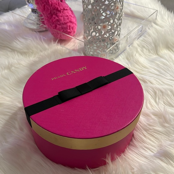 'Prada Candy' Round Box (gift box) - Picture 2 of 7